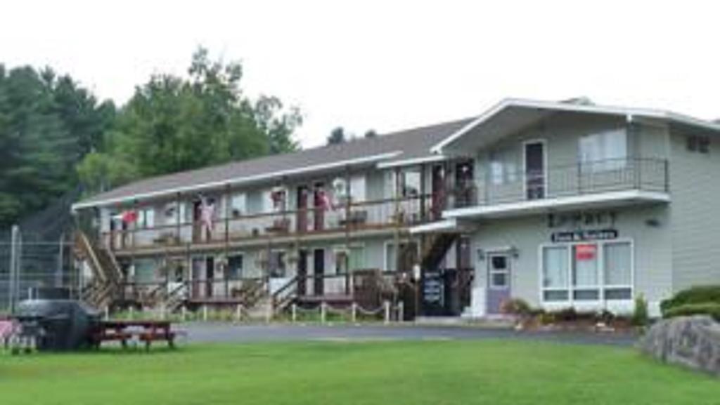 Legacy Inn & Suites Of Lake George Zewnętrze zdjęcie